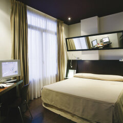 Отель Petit Palace Bristol сейф в номере