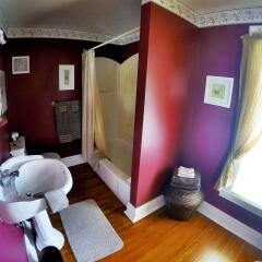 Отель Blue Gables Bed and Breakfast удобства в номере