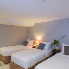Апартаменты Sabai Sathorn Serviced Apartment Бангкок комната для гостей фото 2