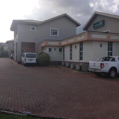 Neocourts Hotel Энугу парковка