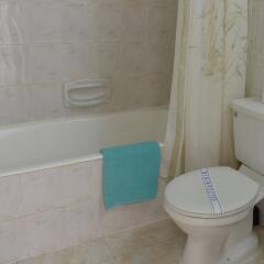 Artemis Hotel Apartments ванная