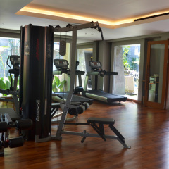 Отель Maya Sanur Resort & Spa фитнесс-зал фото 3