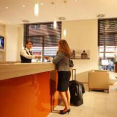 Отель H+ Hotel München Германия, Мюнхен - отзывы, цены и фото номеров - забронировать отель H+ Hotel München онлайн интерьер отеля фото 2