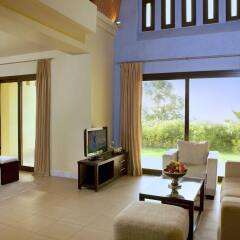 Отель The Cove Rotana Resort комната для гостей