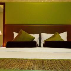 Al Waleed Palace Hotel Apartments-Al Barsha сейф в номере