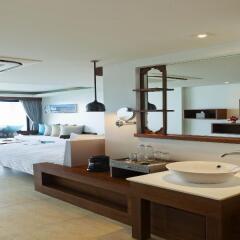 Отель U Zenmaya Phuket 4* Стандартный номер с различными типами кроватей фото 7