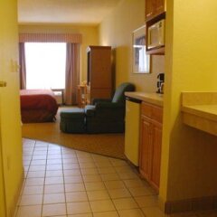 Отель Country Inn & Suites By Carlson Columbus-North Колумбус в номере