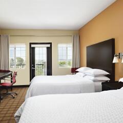 Отель Four Points by Sheraton Hotel & Suites Calgary West Канада, Калгари - отзывы, цены и фото номеров - забронировать отель Four Points by Sheraton Hotel & Suites Calgary West онлайн комната для гостей