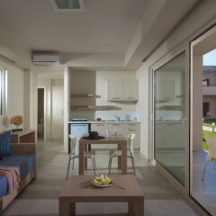 Апартаменты Ourania Apartments комната для гостей фото 4