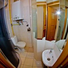 Отель B Movie Guest Rooms ванная