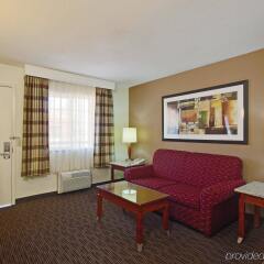 Отель La Quinta Inn & Suites San Diego SeaWorld/Zoo Area комната для гостей фото 3