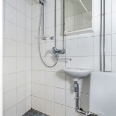 Отель WeHost Pursimiehenkatu 14 B 63 Финляндия, Хельсинки - отзывы, цены и фото номеров - забронировать отель WeHost Pursimiehenkatu 14 B 63 онлайн ванная