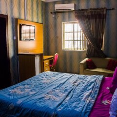 Отель Emglo Suites комната для гостей фото 5