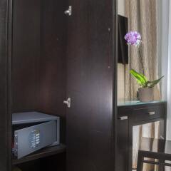 Yes Hotel сейф в номере