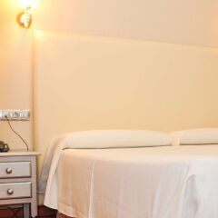 Hotel Sercotel Doña Carmela сейф в номере
