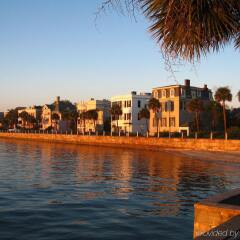 Отель French Quarter Inn пляж