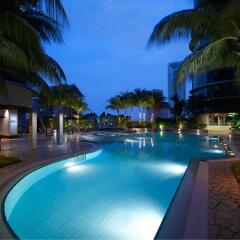 Pullman Kuala Lumpur City Centre Hotel & Residences бассейн