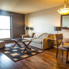 Отель Obasa Suites Saskatoon комната для гостей фото 2