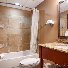 Отель Best Western Plus Bloomington Блумингтон ванная фото 2