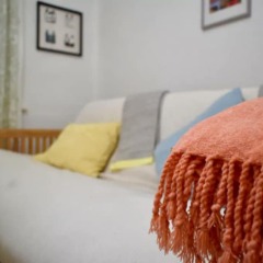 Отель Comfortable 1 Bedroom Flat in Belsize Park Великобритания, Лондон - отзывы, цены и фото номеров - забронировать отель Comfortable 1 Bedroom Flat in Belsize Park онлайн комната для гостей фото 2