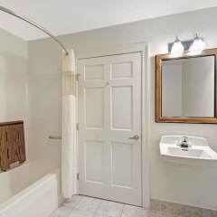 Отель Days Inn Ridgefield ванная