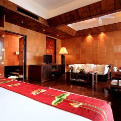 Отель Mom Tri's Villa Royale