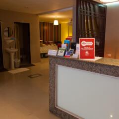 Отель ZEN Rooms Prathunam 17 интерьер отеля