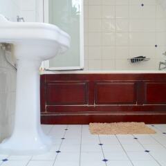 Отель Spacious 2 Bedroom House With Garden in Islington фото 2
