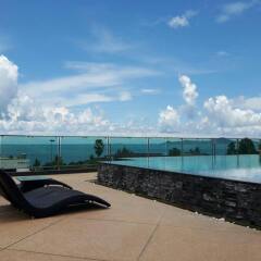 Tribe Hotel Pattaya бассейн