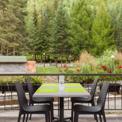 Отель Grand Resort Jermuk Армения, Джермук - 2 отзыва об отеле, цены и фото номеров - забронировать отель Grand Resort Jermuk онлайн балкон