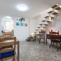 Отель Gorgeous Apt in Neve Tzedek with Parking Тель-Авив комната для гостей фото 4
