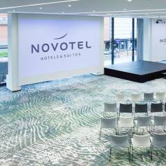 Отель Novotel Poznan Centrum бассейн