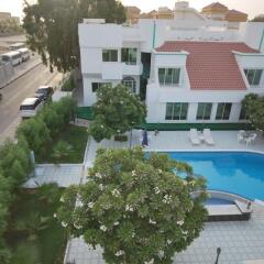 Отель Al Khalidiah Resort ОАЭ, Шарджа - 1 отзыв об отеле, цены и фото номеров - забронировать отель Al Khalidiah Resort онлайн балкон