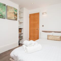 Отель Beautiful 4 Bedroom House in South Kensington комната для гостей фото 3