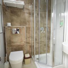 Отель 115 The Strand Aparthotel Мальта, Гзира - отзывы, цены и фото номеров - забронировать отель 115 The Strand Aparthotel онлайн ванная