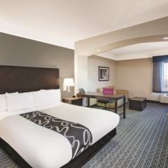 Отель La Quinta Inn & Suites by Wyndham Beaumont West США, Бомонт - отзывы, цены и фото номеров - забронировать отель La Quinta Inn & Suites by Wyndham Beaumont West онлайн комната для гостей фото 5