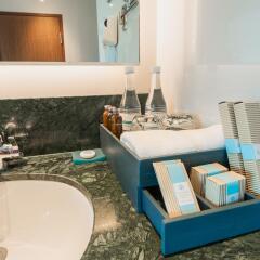 Отель Fishermen's Harbour Urban Resort 4* Люкс с различными типами кроватей фото 3