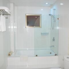 Отель Diamond Suites And Residences Филиппины, Лапу-Лапу - 1 отзыв об отеле, цены и фото номеров - забронировать отель Diamond Suites And Residences онлайн ванная