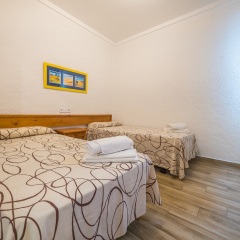 Отель Apartaments AR Muntanya Mar Испания, Бланес - отзывы, цены и фото номеров - забронировать отель Apartaments AR Muntanya Mar онлайн комната для гостей фото 5