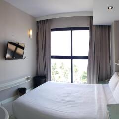 Отель Serenotel Pattaya Beach Front сейф в номере