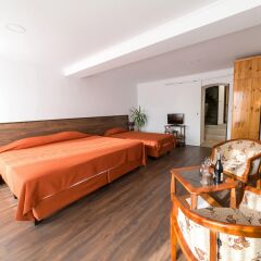 Отель Stambolov Hotel Veliko Tarnovo Болгария, Велико Тырново - 1 отзыв об отеле, цены и фото номеров - забронировать отель Stambolov Hotel Veliko Tarnovo онлайн вид на фасад