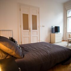 Апартаменты Opera Guesthouse & apartments комната для гостей фото 4