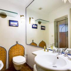 Отель Casa Howard Guest House Rome (Capo Le Case) ванная фото 2
