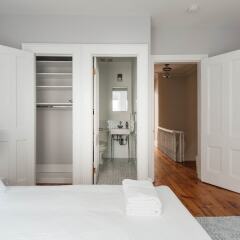 Отель 6 Bedroom Townhome Minutes from NYC США, Джерси - отзывы, цены и фото номеров - забронировать отель 6 Bedroom Townhome Minutes from NYC онлайн комната для гостей фото 4