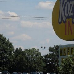 Отель Kozy Inn Columbus Колумбус приотельная территория