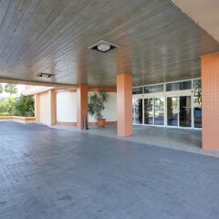 Отель Dolphin Beach Resort парковка