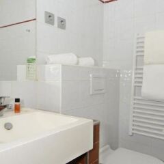 Отель Odalys City Nice Le Palais Rossini ванная фото 2