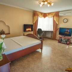 Отель Royal Suite near Lake Сумы комната для гостей