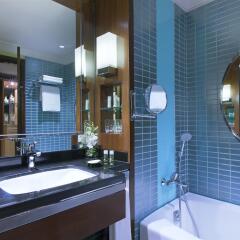 Отель The Westin Grande Sukhumvit, Bangkok ванная