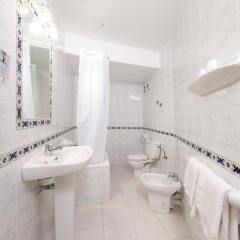 Отель Hostal Marí ванная